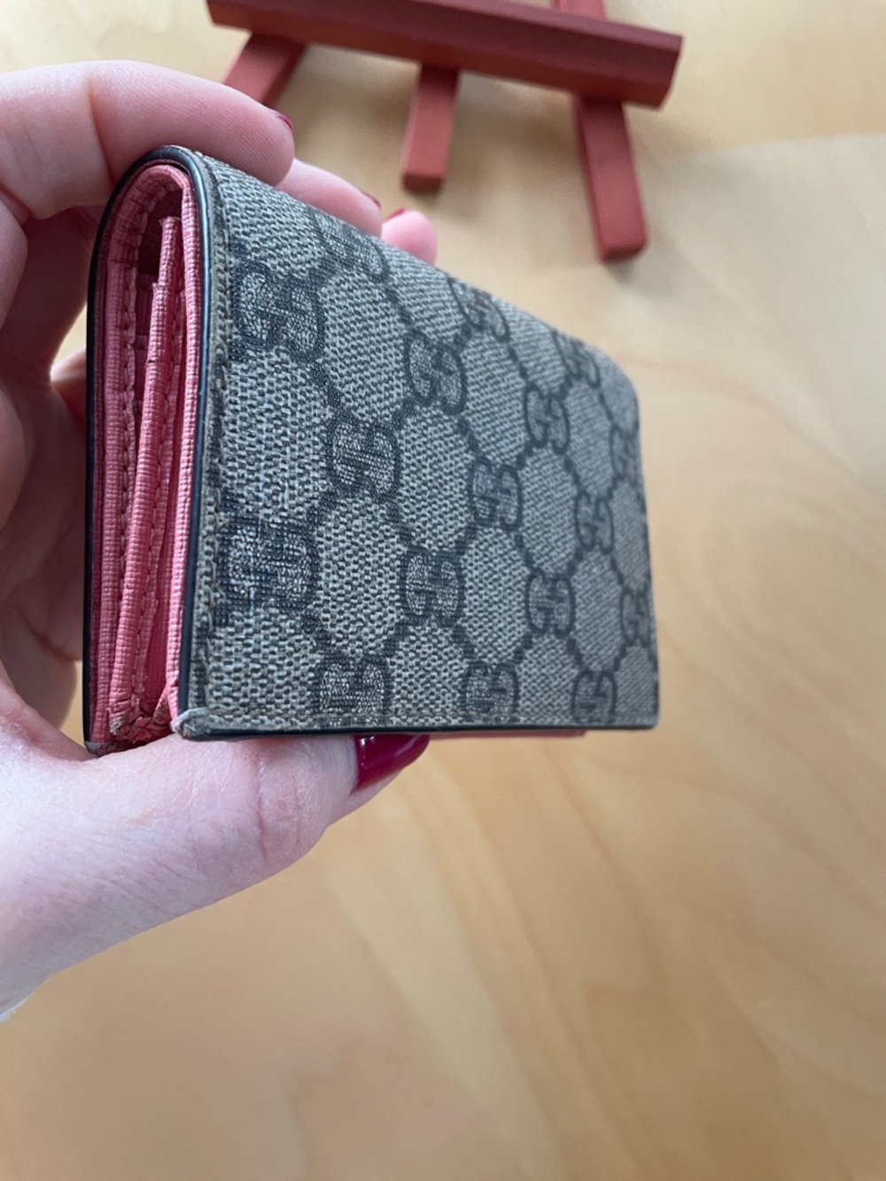 Gucci Beige GG Supreme Canvas Card Slot Walket Pink Lip Patch Eye & Star Accents - Picture 12 of 17